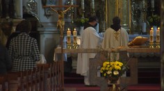 Do kostolov sa vrátili veriaci. Pred vchodmi nechýba dezinfekcia a brány zostali otvorené