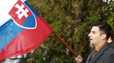 Jeho prioritami sú vystúpenie z EÚ i NATO a návrat ku korune. Slovenské hnutie obrody ide do volieb s číslom jedenásť