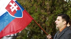 Jeho prioritami sú vystúpenie z EÚ i NATO a návrat ku korune. Slovenské hnutie obrody ide do volieb s číslom jedenásť