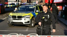 Útok nožom na London Bridge si vyžiadal jednu obeť a päť zranených