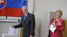 Dôchodcovia sú vraj najľahší terč. Dajú sa nalákať aj na zájazdy k moru