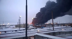 Rusko po ukrajinských útokoch hlási jednu obeť a požiar v ropnej rafinérii