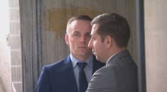 Kapitána výletnej lode, ktorý mal zbiť a zapáliť priateľku v centre Bratislavy, priviezli na Slovensko