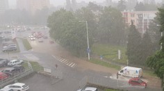 Búrky sa valili východom: V Prešove zatopilo ulice, pri Levoči diaľnicu D1