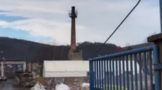 Skupinka mladých vyliezla na 35-metrový komín pri Prahe, dvaja spadli a zomreli