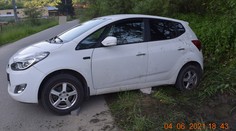 Kuriózna nehoda na východe. Zaparkované auto sa pohlo, zrazilo dievčatko (5)