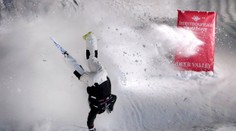 Hrozivý pád po dvoch saltách: Japonský akrobatický lyžiar mal obrovské šťastie