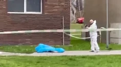 Kamery zachytili, ako dobodaný muž v Devínskej Novej Vsi padá z bytovky. Polícia naznačila, čo sa mohlo stať