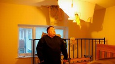 Muž mal veľké šťastie. Obrovský kus ľadu ho takmer zabil vo vlastnom dome