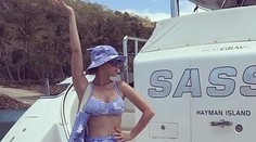 Katy Perry ukázala svoje ženské krivky v retro bikinách