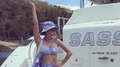 Katy Perry ukázala svoje ženské krivky v retro bikinách