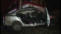 Otrasná nehoda. Vlak napichol auto s malými deťmi