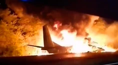 VIDEO: Pád vojenského lietadla na východe Ukrajiny prežili len dvaja ľudia, 25 zahynulo