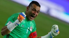 Výnimočný príbeh. Vychytal majstrov sveta, Drogba mu vzdal úctu, teraz je rekordérom
