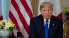 Trump sa dopustil hrubého zneužitia moci, píše sa v správe, ktorá môže viesť k impeachmentu
