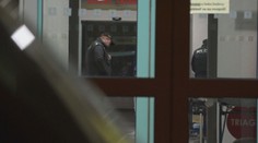 Záhadný prípad v Žiline. Na urgente sa objavil mladý muž s dobodaným krkom