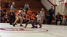 Žiadne výhovorky! Narodil sa bez nôh, napriek hendikepu sa stal profesionálnym zápasníkom