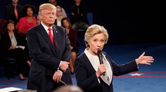 Trump obvinil Clintonovú, že berie drogy, navrhol test