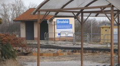 Obyvatelia Brodského majú pre problém s vlakovou dopravou hlavy v smútku. Riešenie je otázne