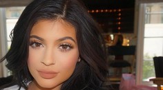 Našli sme československú dvojníčku sexy sestry Kim Kardashian