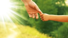 Milujúcemu otcovi zlomila zákerným podvodom srdce. Zobrala mu to najcennejšie