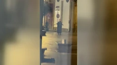 Zverejnili zábery útoku mačetou v Španielsku. Útočník ju po napadnutí víťazoslávne držal nad hlavou