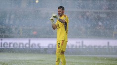 Frajer na záver: Brankár sa svojou rozohrávkou chváliť nebude. Na trávniku ostali zaskočení všetci