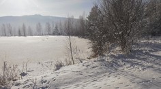 Obrázok ako z reklamy na Slovensko, ale v skutočnosti jama plná toxického kalu