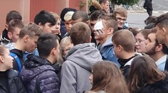 Andreas zázrakom prežil nehodu autobusu. Prišiel si uctiť pamiatku tých, ktorí také šťastie nemali