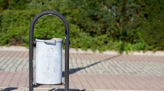 V koši plnom odpadkov našli dvaja tínedžeri novorodeniatko. Žilo len pár minút, konať museli rýchlo