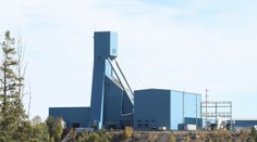 V Kanade uviazlo v bani 39 baníkov. Pod zemou sú už 24 hodín