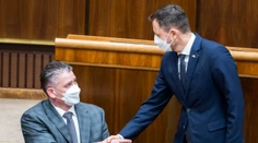 Mikulec zostáva ministrom vnútra. Diskusia v parlamente k jeho odvolávaniu však bola búrlivá, nechýbali vulgarizmy