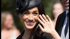 Ups! Meghan Markle ukázala, čo skrýva pod oblečením