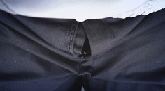 Policajti prehľadávali opilca. Keď zistili, čo má v nohaviciach, neverili vlastným očiam