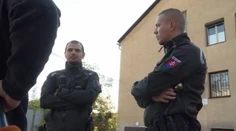Dvaja policajní hrdinovia zachránili život trojročnému dievčatku