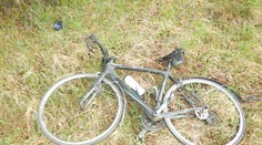 Ťažko zranená cyklistka je na umelej pľúcnej ventilácii, po vodičovi stále pátrajú