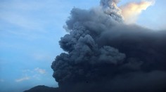 Na Bali evakuovali ľudí a uzavreli letisko. Aktivita sopky narastá