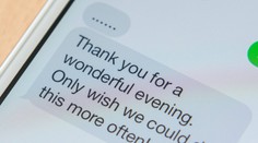 Tajné služby USA a Británie sledovali aj stámilióny SMS-iek