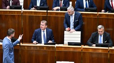 Poslanci Smeru trvajú na odvolaní Šimečku. Pripúšťajú však, že v parlamente tak vznikne problém