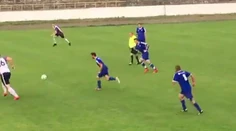 VIDEO: Takýmto kúskom z vlastnej polovice ihriska si v 7. lige otvoril strelecký účet