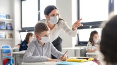 Prácu učiteľov si po pandémii váži viac Slovákov. Prieskum ukázal názory ľudí na online vyučovanie