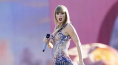 Polícia zadržala štvrtú osobu, ktorá plánovala teroristický útok na koncerte Taylor Swift vo Viedni