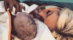 Stochova snúbenica 10 dní po pôrode. Bruško má, akoby nerodila