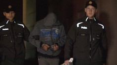 V odpadkoch a výkaloch našli bezvládne telo. Vraždiť mal 18-ročný mladík