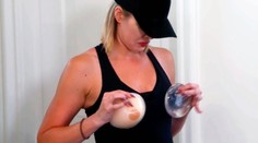 Kardashianka zvažuje silikóny. Takto by vyzerala po plastike