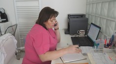 Na telemedicínu si zvykli pediatri aj rodičia. No onedlho už nebude mať kto dvíhať telefón