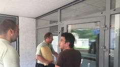 Polícia klepla po prstoch pašerákovi. David mal v bruchu hašiš za tisíce eur