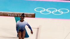 FOTO+VIDEO: Gymnastka Bilesová ďalšiu zlatú medailu nezískala. Počas náročnej zostavy spadla