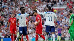 Angličania vygumovali Macedónsko, vo Francúzsku nadstavili 15 minút. Ukrajina brala body v Trnave