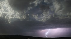 SHMÚ rozšíril výstrahy pred možnými búrkami na ďalšie okresy Slovenska